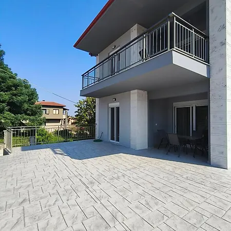 Apartment Irina's 6 *