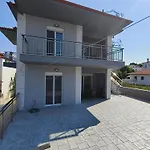 Irina's 6 Апартаменты *