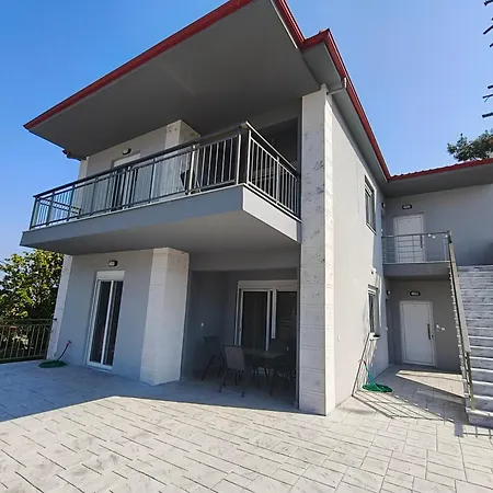 Апартаменты Irina's 6 *
